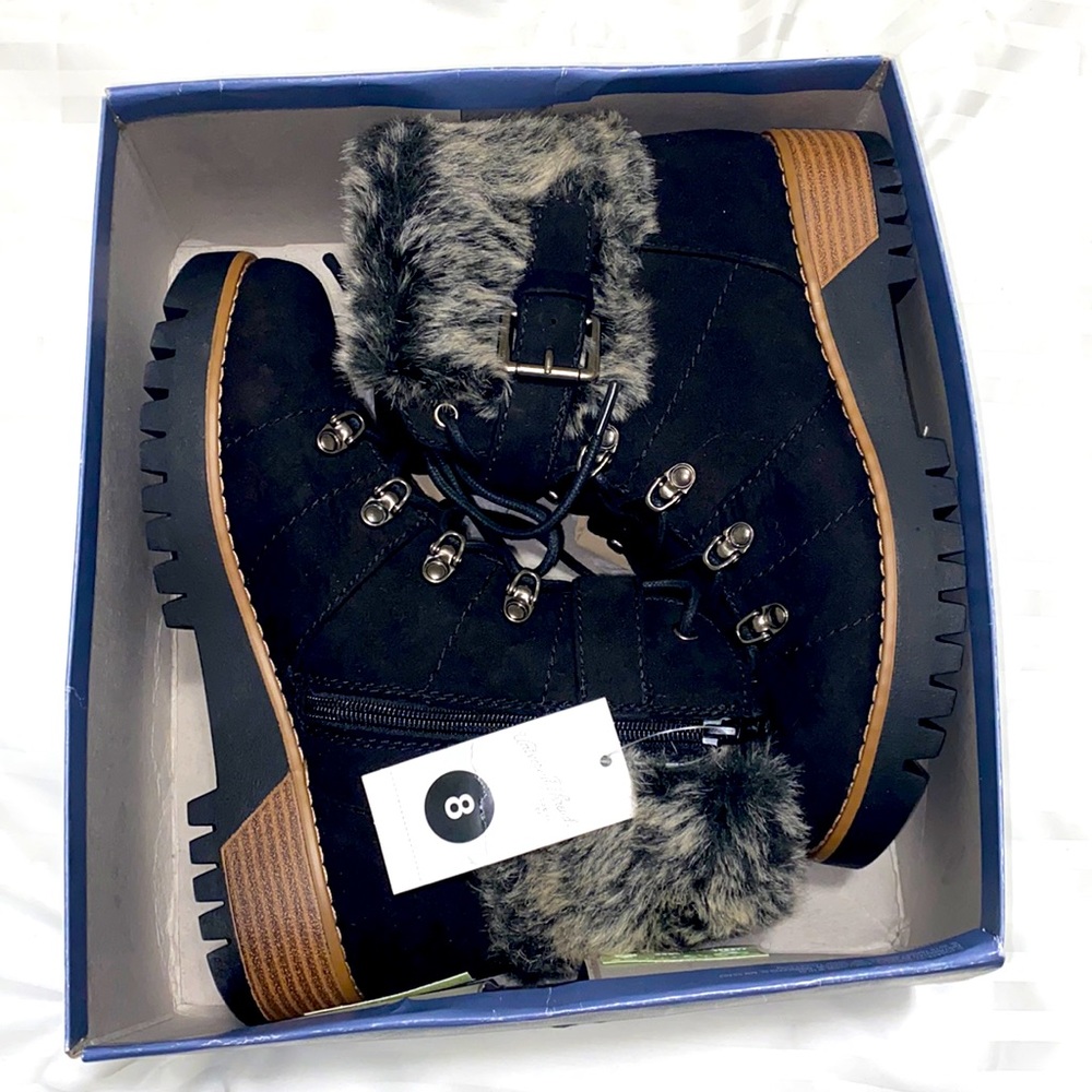 🆕‼️Universal Thread Goods Co. Black Boots w/ Fur